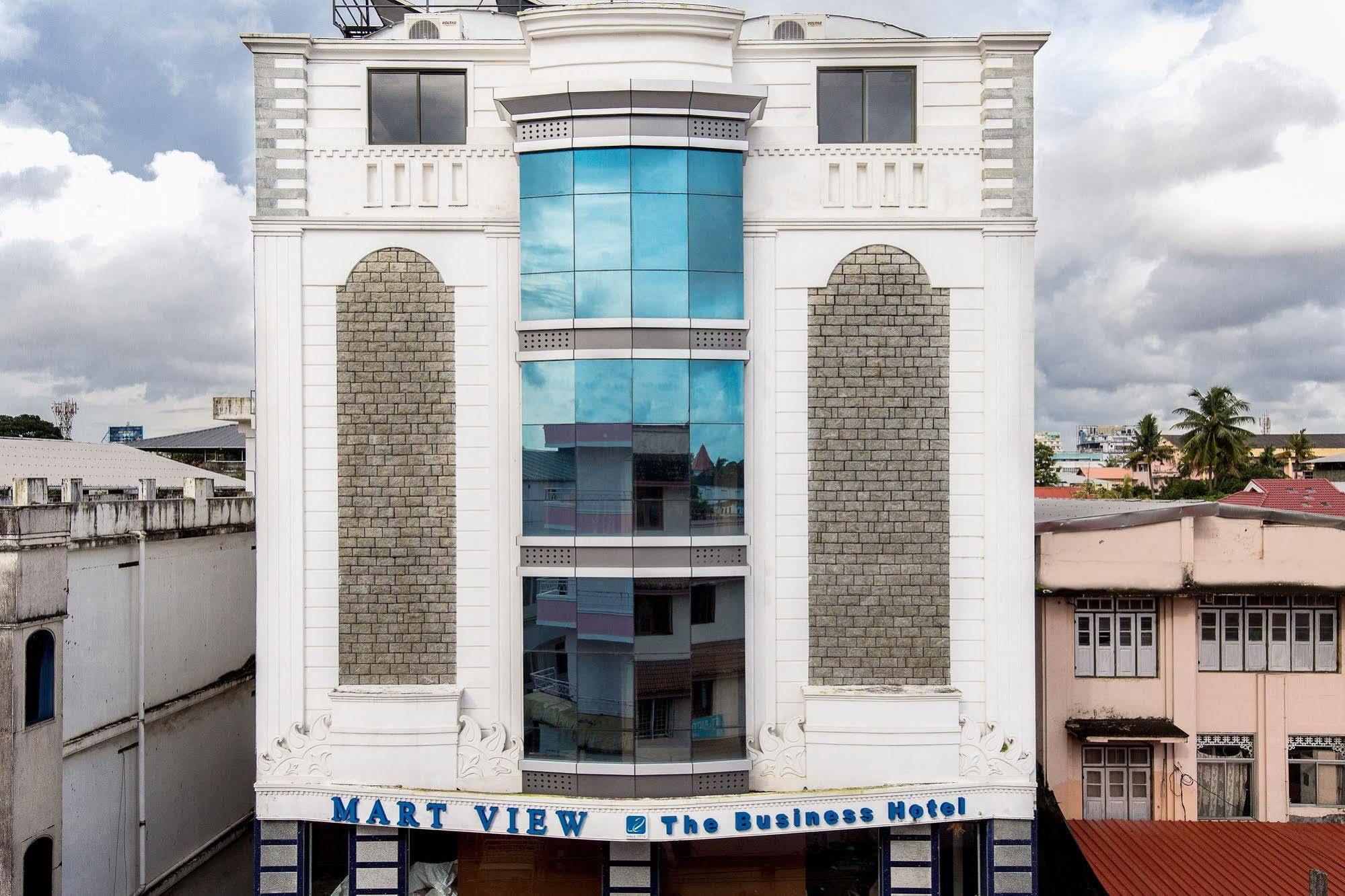 Hotel Mart View Коччи Экстерьер фото