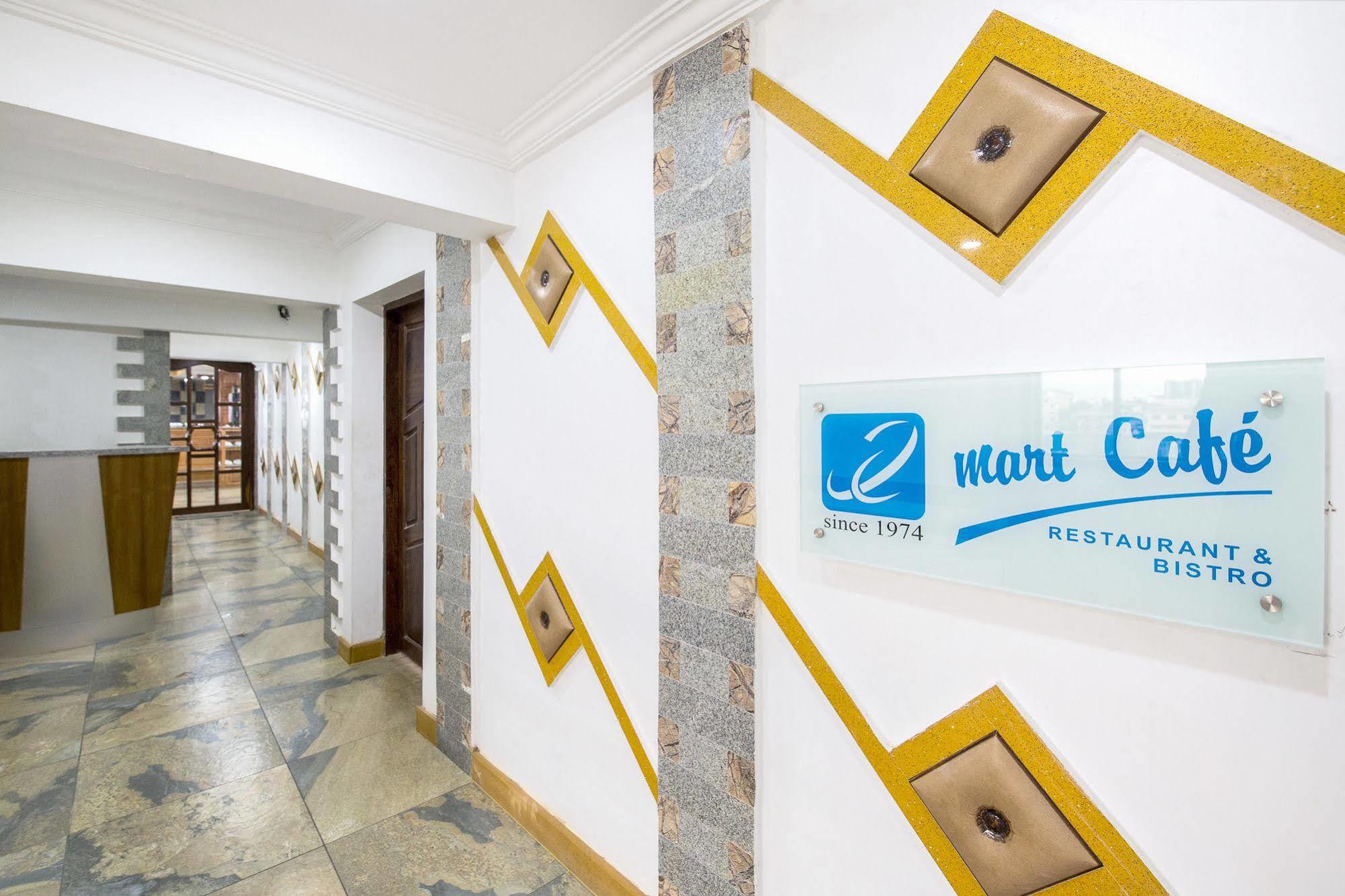 Hotel Mart View Коччи Экстерьер фото
