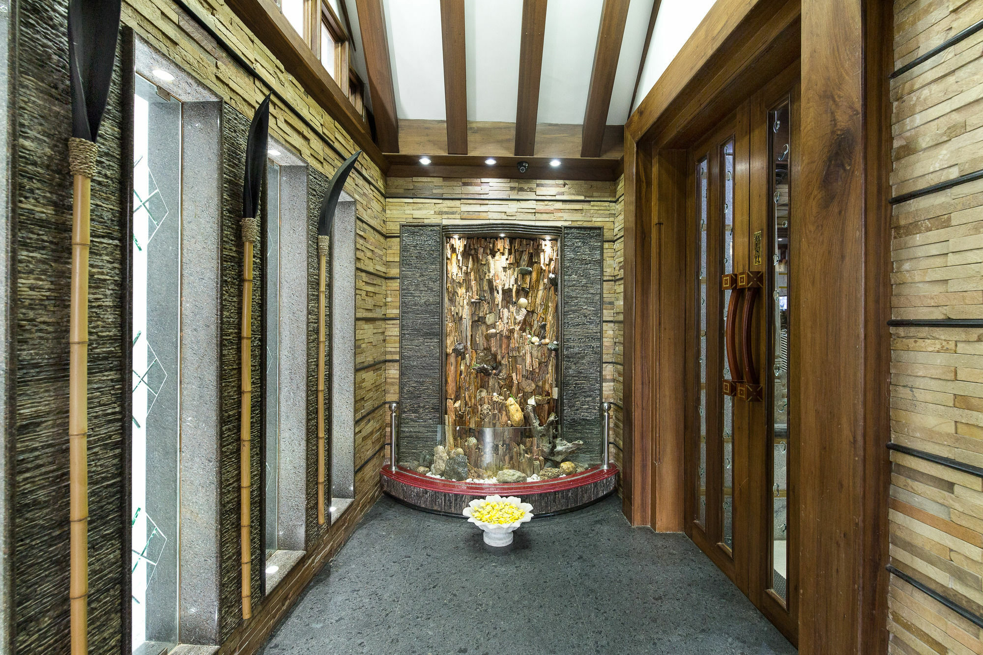 Hotel Mart View Коччи Экстерьер фото